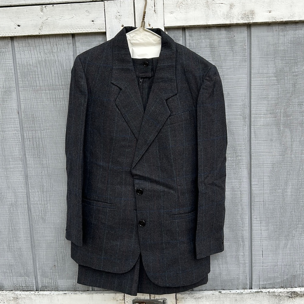 Vintage Sabrina classic 70’s business suit with skirt. Size 8